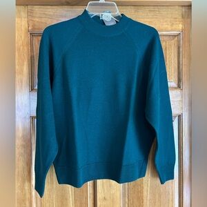 Straven Elegant Hunter Green Crewneck Sweater
